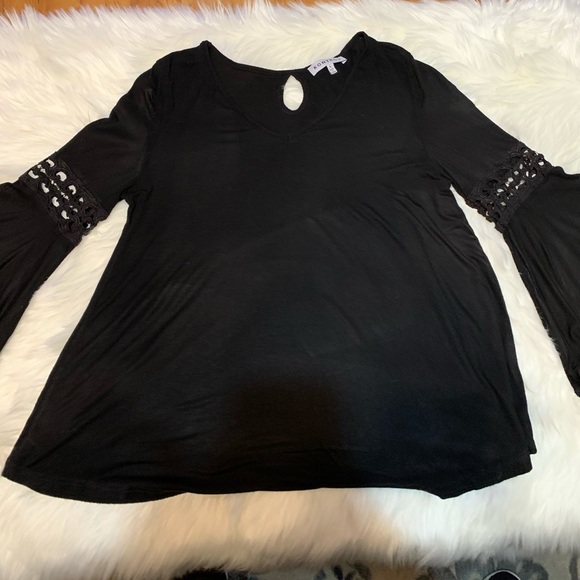 kontrol Tops - Kontrol brand black top w/ bell sleeves, size L
